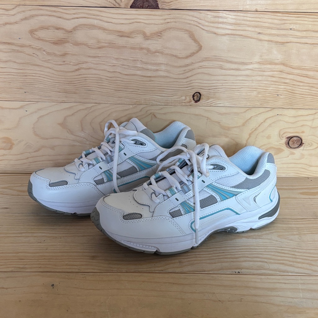 Vionic Walker Women’s Cream And Gray Sneakers